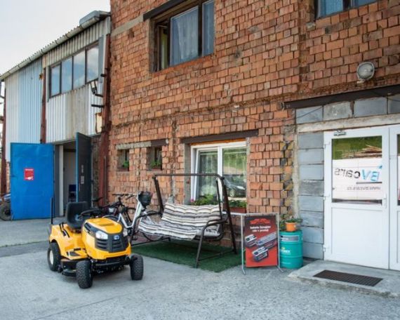 Navštivte naši prodejnu a vyberte si zahradní traktor, sekačku či pilu