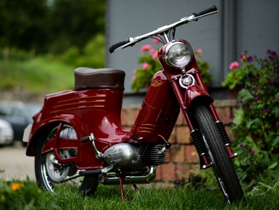 Detailní renovace s respektem k historii i vaší vizi Precizní renovace veteránů i současných motocyklů